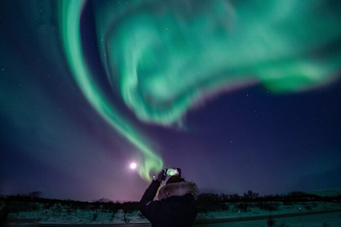 Northern Lights Small-Group Tour with Hot Chocolate & Photos - Photography is a major part of the value