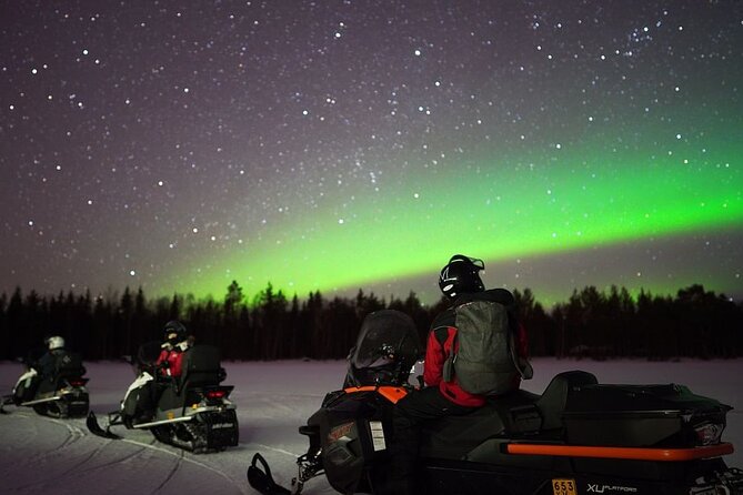Northern Lights Snowmobile Hunt - Getting familiar with the snowmobile