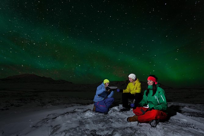 Northern Lights Tour from Reykjavik in a Super Jeep - Hot chocolate, blankets, and the cold