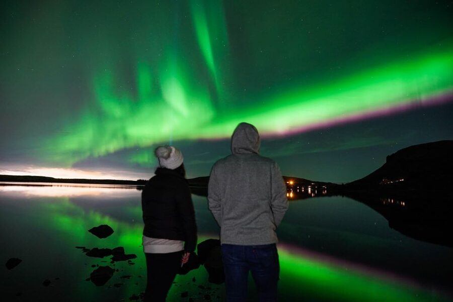 Northern Lights Tour From Reykjavik with Photography - Blankets, hot chocolate, and Icelandic pastries