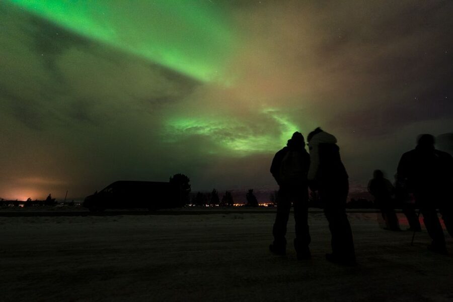 Northern lights Tromsø - small group tour with local guide - Meeting at Kaigata 4 and settling into the van