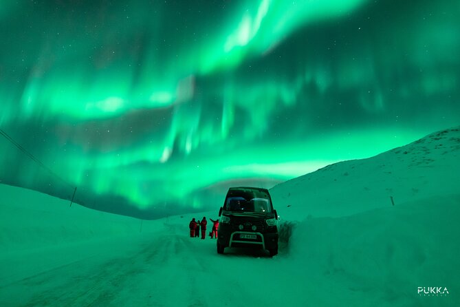 Northern Lights x Mini Bus Chase - Leaving Tromsø at 6 p.m. for darker skies
