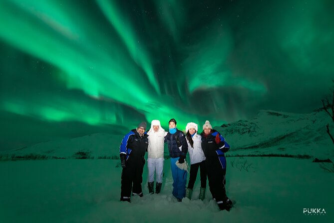 Northern Lights x Mini Bus Chase - The campfire stop, warm food, and Arctic comfort