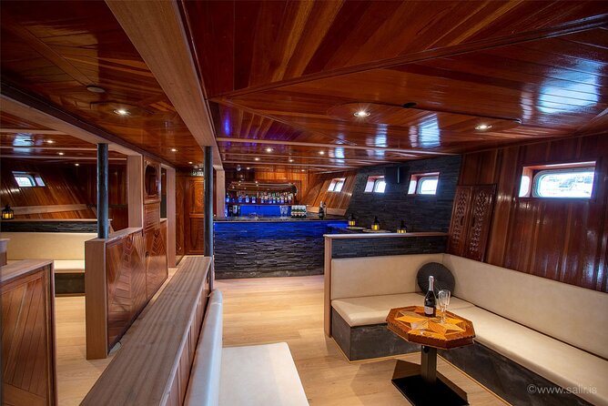 Northern Lights Yacht Cruise in Reykjavik - The real value of the free return ticket