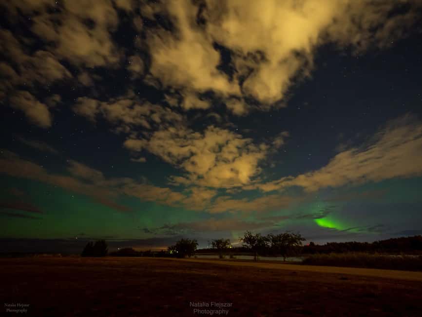 Oulu: Guided Night Walking Tour with Northern Lights Hunting - Photography help and professional pictures