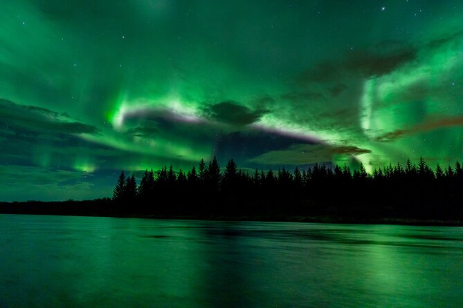 Private Aurora Hunt with Photos in Super Defender - Starting in Reykjavik at 9 p.m.