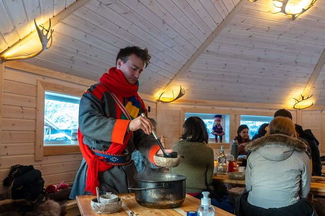 Reindeer Sledding and Feeding with Chance of Northern Lights Tromso - Watching for the northern lights