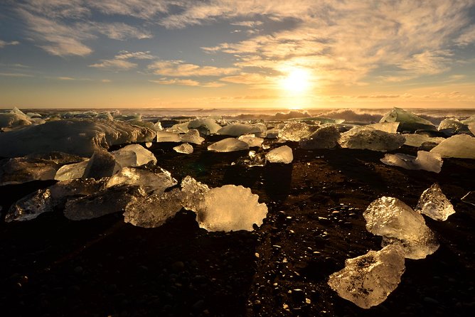 Reykjavik: Glacier Lagoon & Fjaðrárgjúfur Canyon Small-Group Tour - Hofskirkja feels like a storybook detour