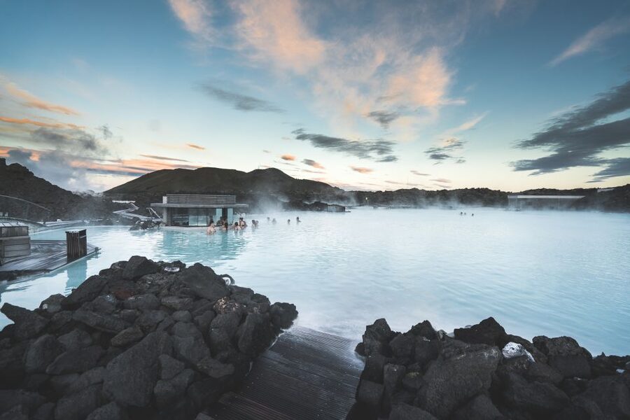 Reykjavík: Golden Circle, Blue Lagoon & Northern Lights Tour - Guides, buses, and the pace of the day