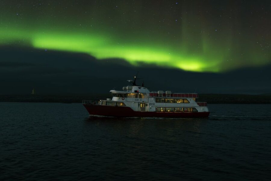 Reykjavík: Northern Lights Cruise - Why the boat can improve your odds, and where it cannot