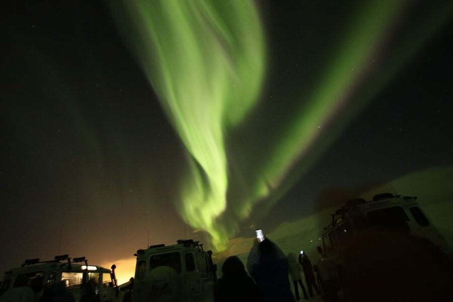Reykjavik: Northern Lights Experience by Superjeep - Waiting for the Aurora Borealis