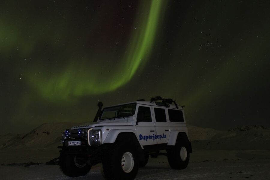 Reykjavik: Northern Lights Experience by Superjeep - The guide can shape a long, uncertain night