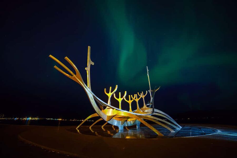 Reykjavik: Northern Lights Small Group with Surprise - Flexible booking and practical limits
