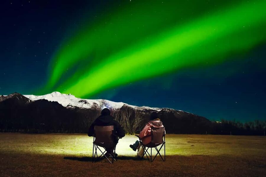 Reykjavik: Northern Lights Tour with Chinese Guide冰岛雷市中文极光团 - Chasing the Aurora beyond Reykjavik’s city lights