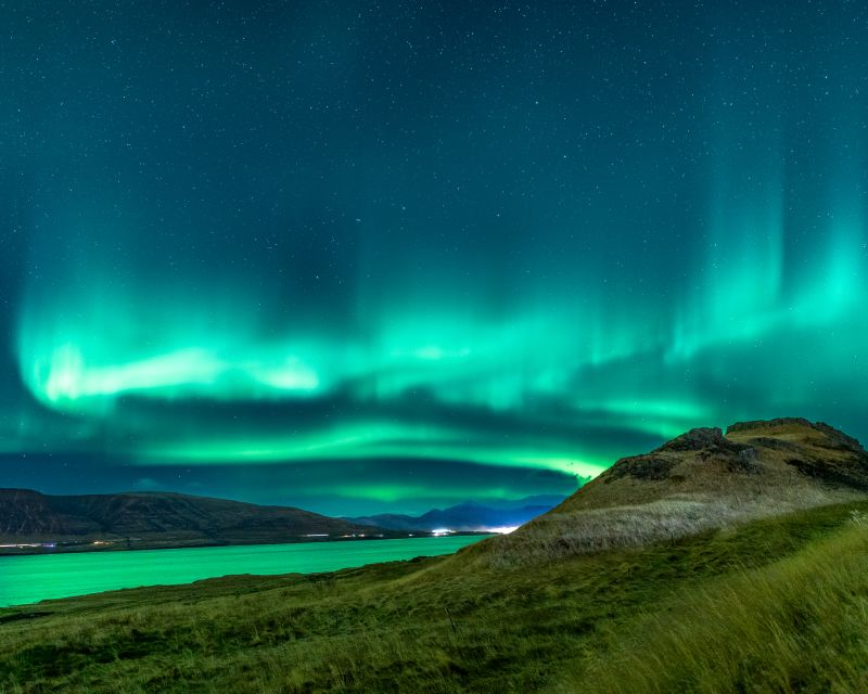 Reykjavik: Northern Lights Tour with Free Photos & Hot Cocoa - The free retry and the weather gamble