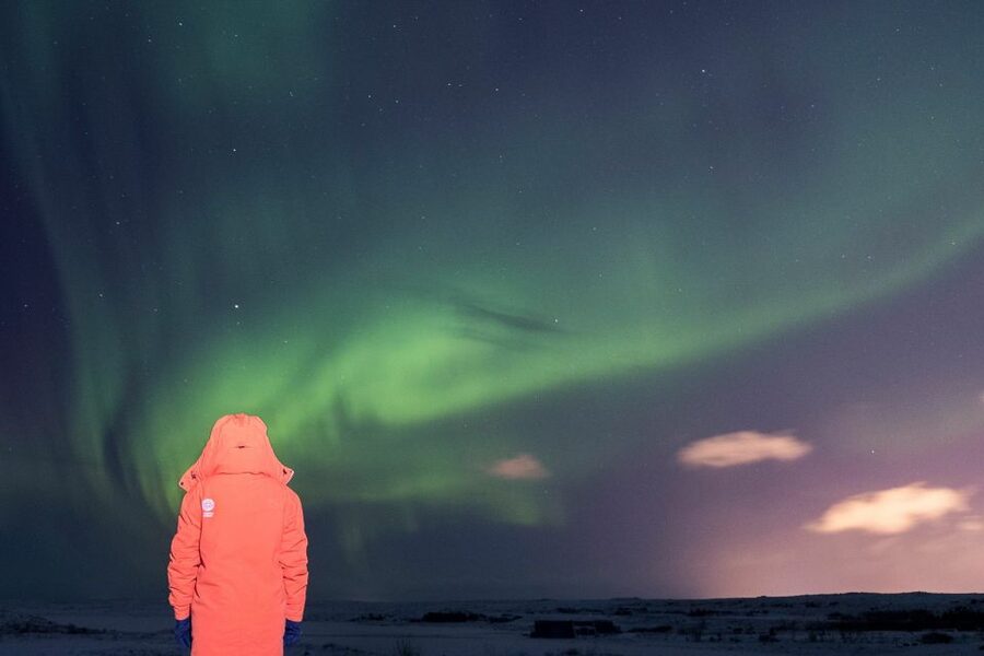 Reykjavik: Northern Lights Tour with Free Photos & Hot Cocoa - Who should book this evening hunt?