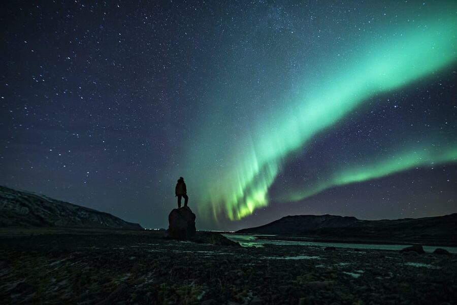 Reykjavik: Northern Lights with Icelandic Treats - Photography help when the sky changes fast