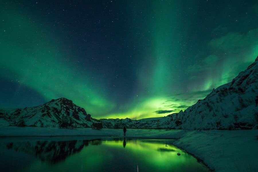 Reykjavik: Northern Lights with Icelandic Treats - The minibus tradeoff
