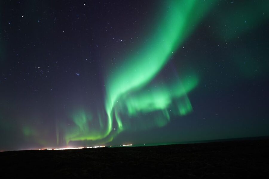 Reykjavik: Premium Northern Lights Tour with Free Photos - Hot chocolate, cinnamon buns, and wool blankets
