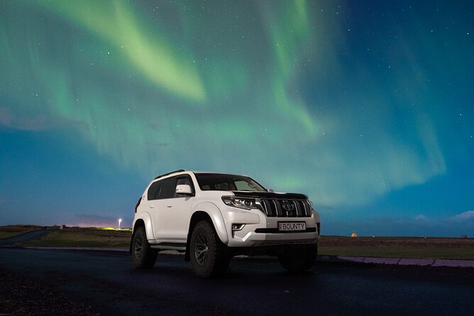 Reykjavik Private Northern Lights Tour with Pro Photographer - Chasing the aurora beyond Reykjavik