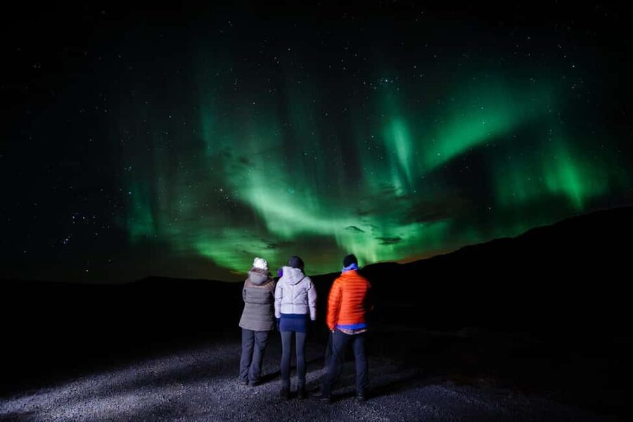 Reykjavik: South Coast, Glacier Hike & Northern Lights Combo - What to wear and pack for 16 hours outside