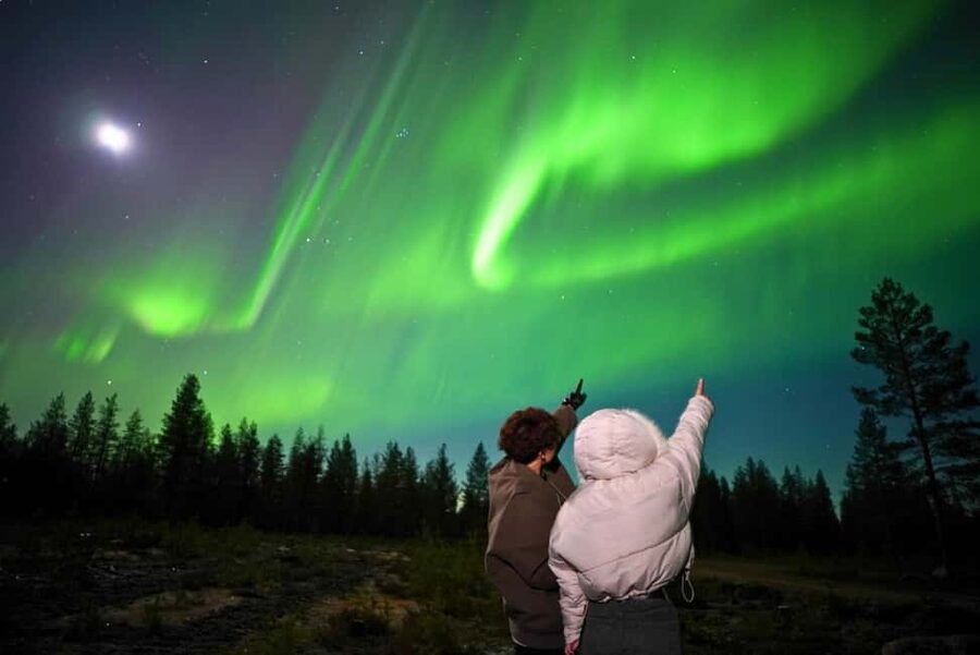 Rovaniemi:%100 Money Back Guarantee Northern Lights Hunting - Free photography and what you actually receive