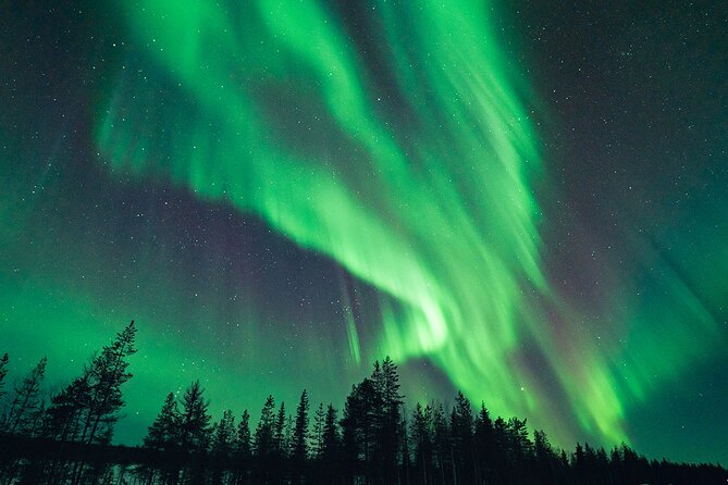 Rovaniemi: Aurora Hunt with Photograph & money back guarantee - Why this is an active aurora chase