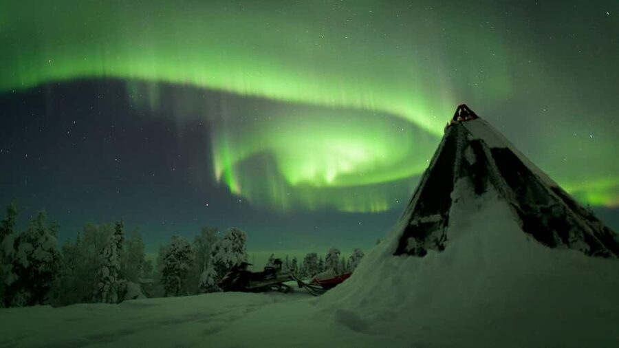 Rovaniemi: Auroras Northern Lights Trip - guaranteed lights - An open hillside beyond Rovaniemi