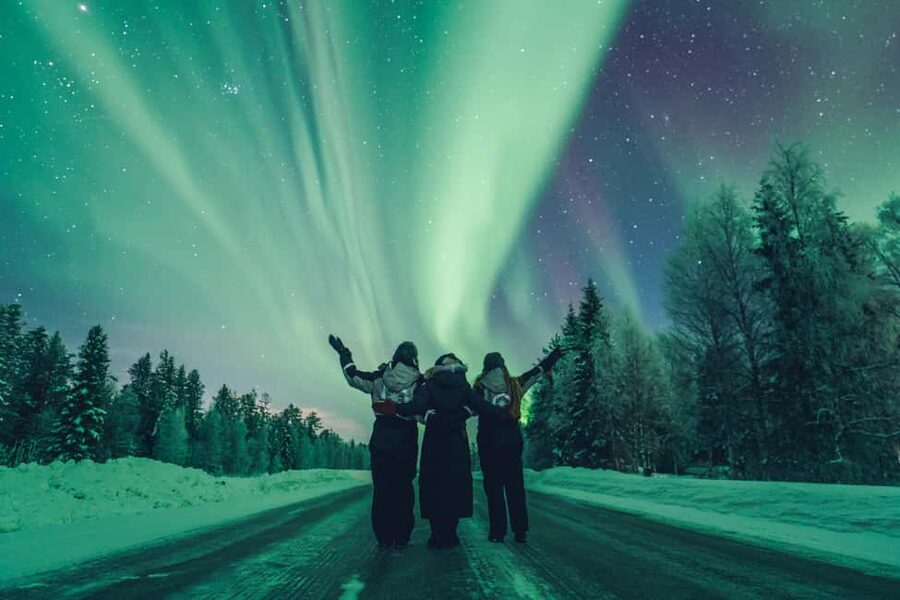 Rovaniemi: Best & Original Aurora Experience with Pro Photos - The photography help is worth paying attention to