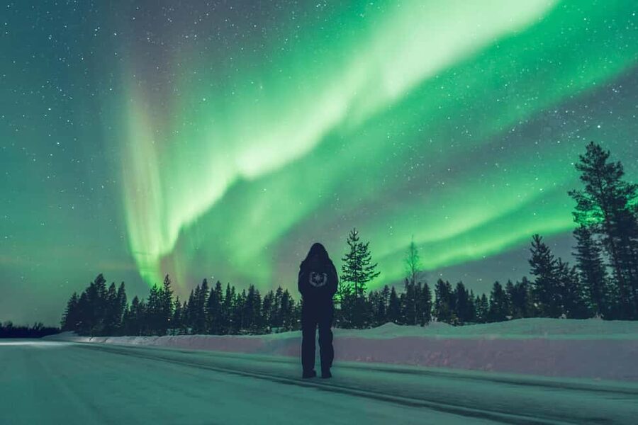 Rovaniemi: Best & Original Aurora Experience with Pro Photos - Private locations make the night calmer