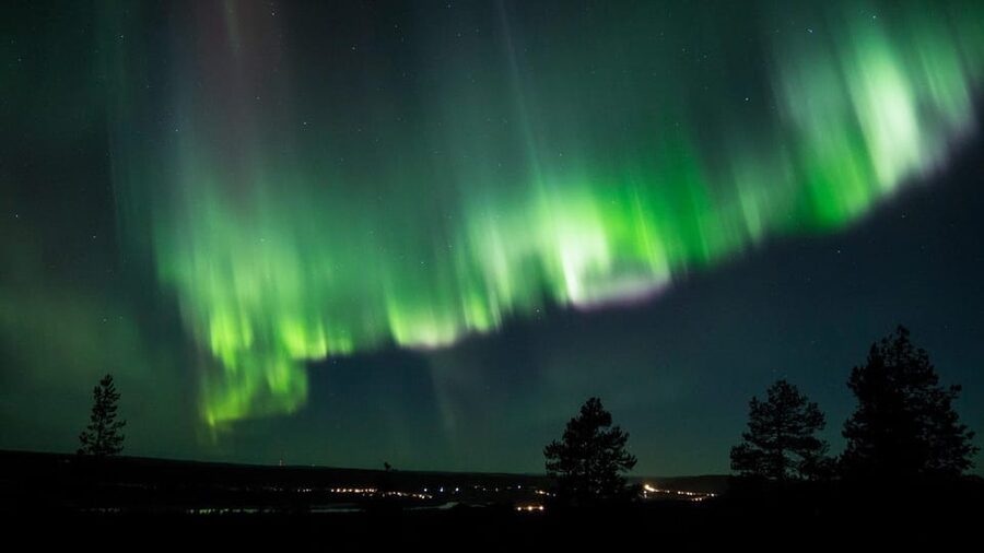 Rovaniemi: Guaranteed Aurora Hunting Tour with Local Guide - Hand warmers, chargers, and other useful details