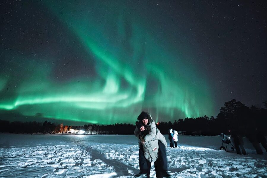 Rovaniemi: Guaranteed Northern Lights Tour - Unlimited Time - Warm drinks, snacks, and the real cold
