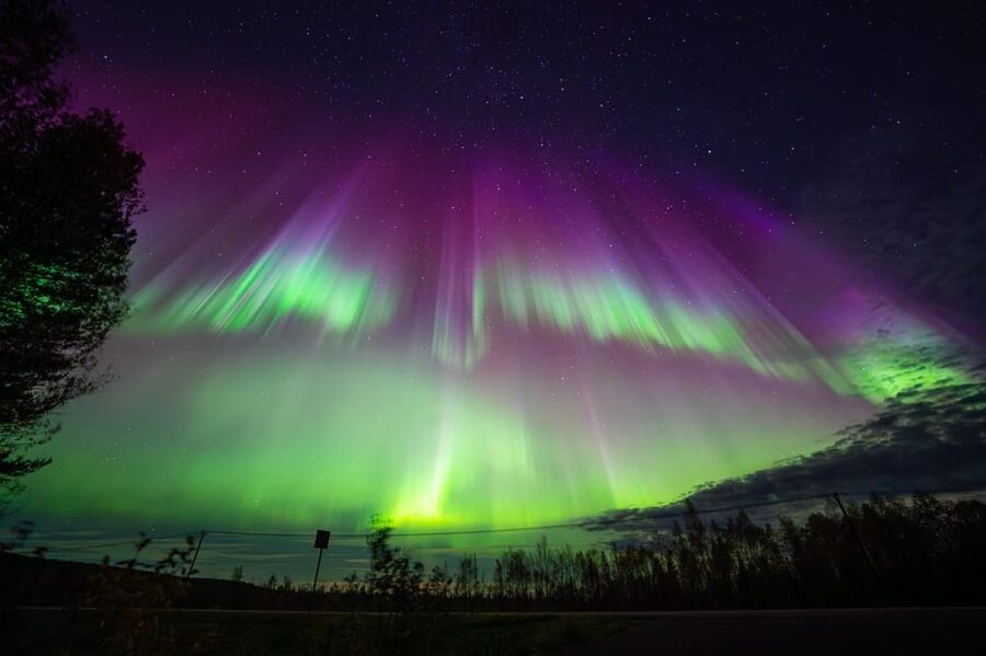 Rovaniemi: Guaranteed Ultimate Aurora Hunt with Photographer - Reading clouds, roads, and aurora data