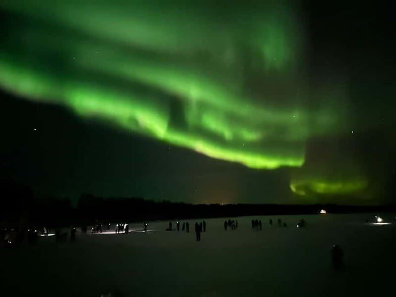 Rovaniemi: Northern Lights Hunters. Aurora + BBQ - Stop two: fire, sausages, and berry drink