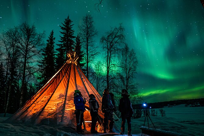 Rovaniemi Northern Lights Photography Small-Group Tour - The campfire, sausages, and hot berry drink
