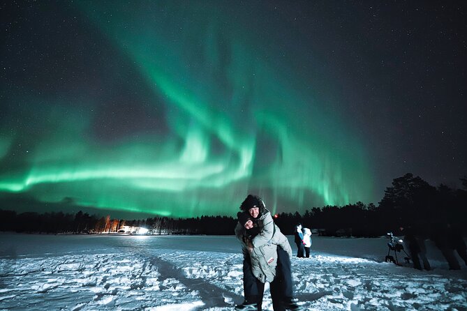Rovaniemi: Northern Lights Pro Guaranteed - Unlimited Distance - Small groups, warm drinks, and cold waiting