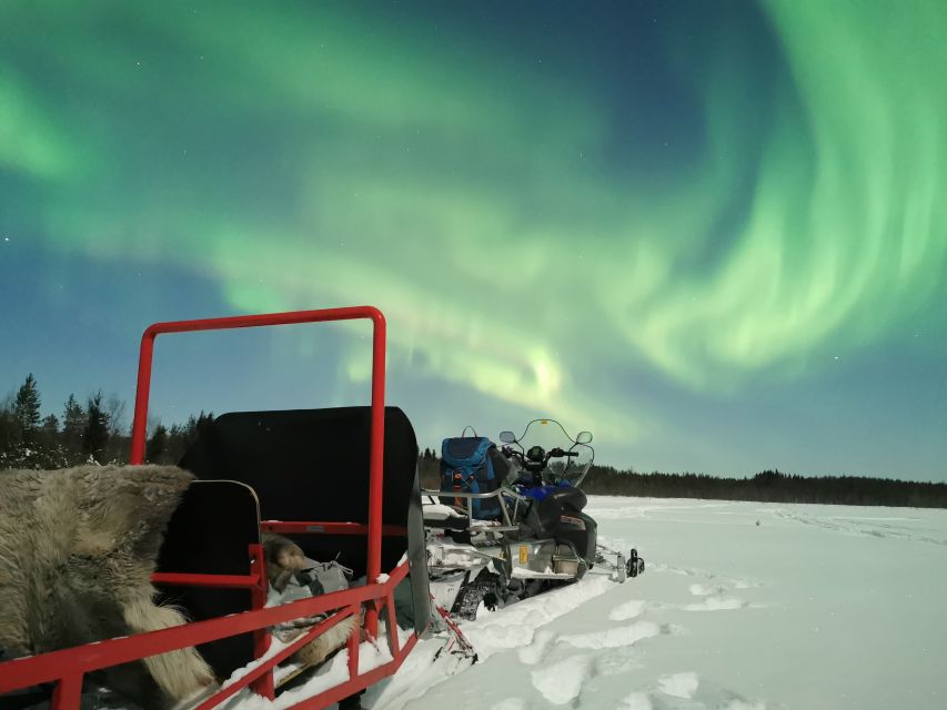 Rovaniemi: Northern Lights Sledge Ride - Staying warm on a moving sledge