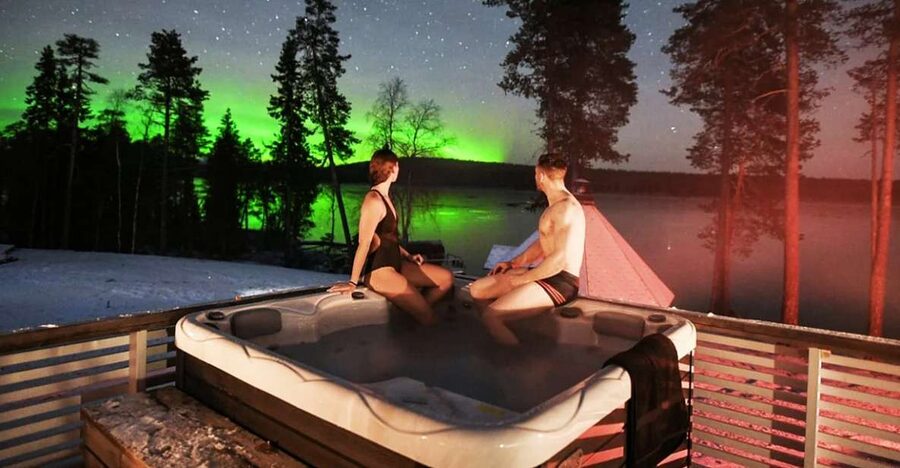 Rovaniemi: Northern Lights Trip with Arctic Sauna & Jacuzzi - The traditional sauna and the one-hour spa session