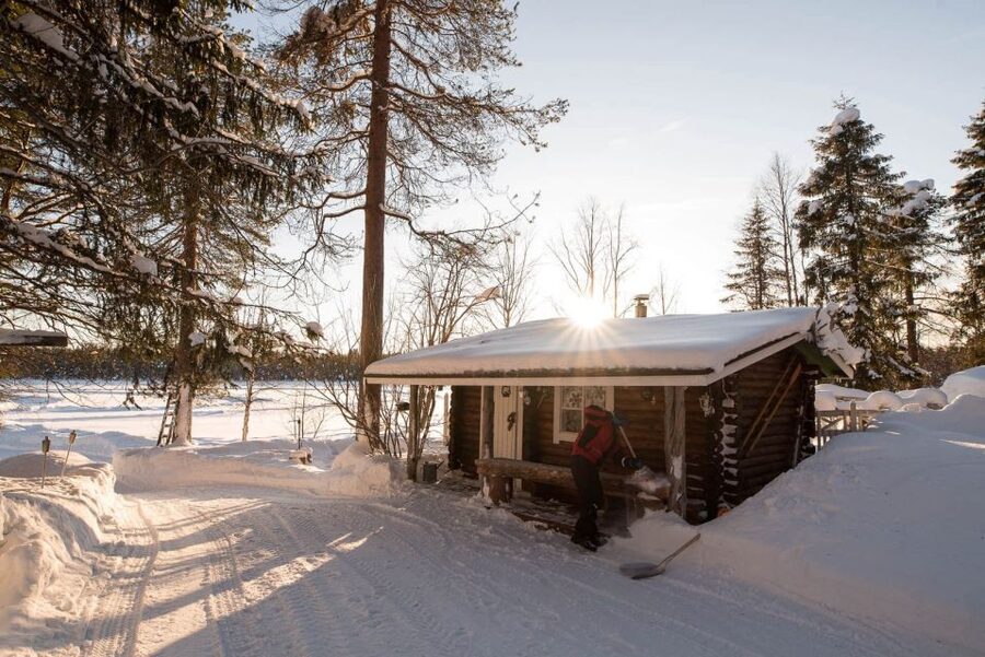 Rovaniemi: Sauna & Ice Swimming Tour with Dinner and Aurora - The ice swim and snow plunge