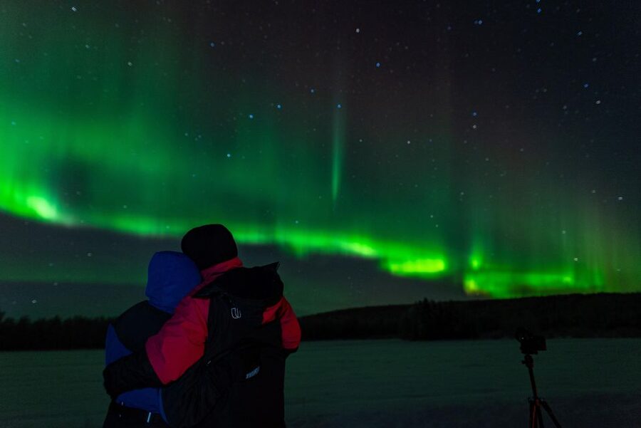 Rovaniemi: Small Group Northern Lights Guaranteed Sightings - Waiting for the lights without freezing
