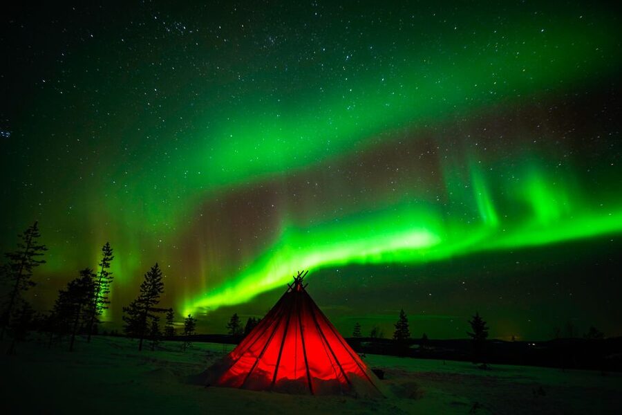Rovaniemi: Small-Group Northern Lights Wilderness Tour - Following the clouds to up to three sites