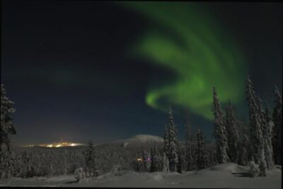 Ruka: Searching for the northern lights with snowshoes