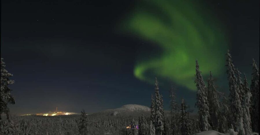 Ruka: Searching for the northern lights with snowshoes - How the northern lights part really works