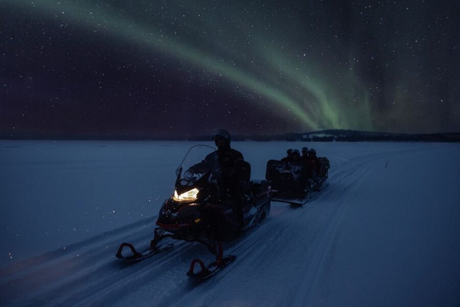 Ruka: Starlight sledging to search for Northern Lights - What to wear for a cold evening