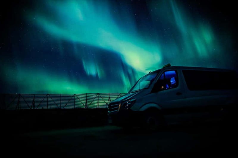 Saariselkä,Kakslauttanen: Aurora Hunting & Photography Tour. - Why a minibus makes sense in Saariselkä