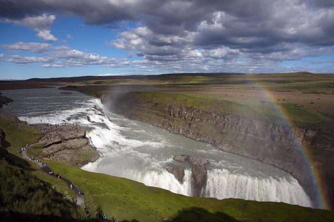 The Golden Circle & Northern Lights Guided Combo tour - A full day of Iceland’s greatest hits