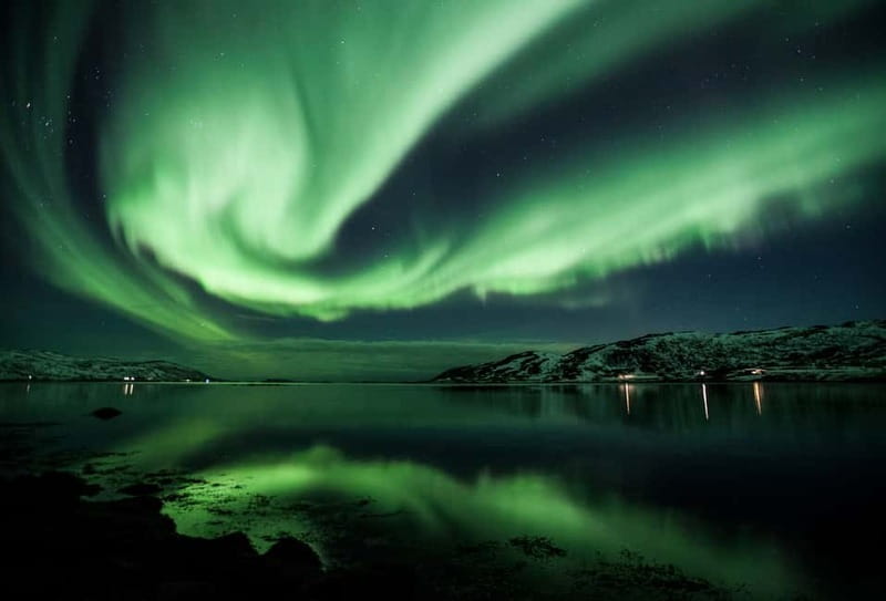 Tromsø: All-Inclusive Northern Lights Hunt - The minibus ride and the value of warm gear