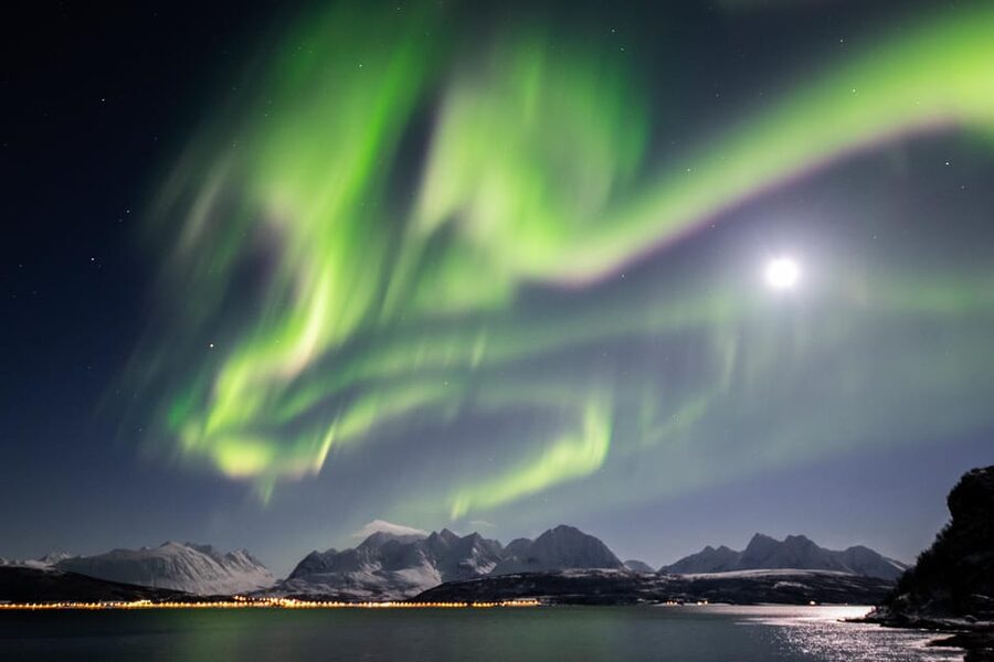 Tromsø: Aurora Borealis, Campfire, Hot Meal, Arctic Tour - Finding a gap in the clouds