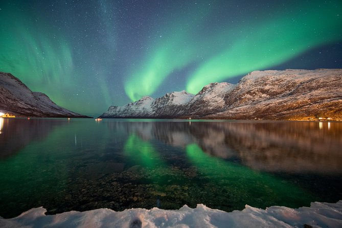 Tromso Aurora Chase by Minibus with Thermal Suit, Snack and Photo - Hansnes, Sommarøy, Bardufoss, and the border routes