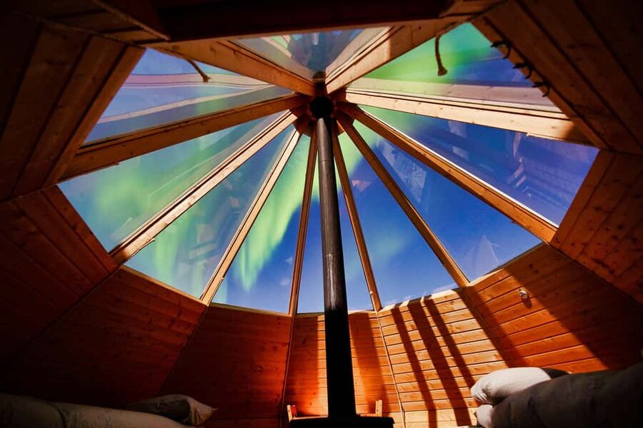Tromsø: Aurora Crystal Lavvo Experience with Snowshoeing - Dinner, aurora forecasts, and the wood stove lesson